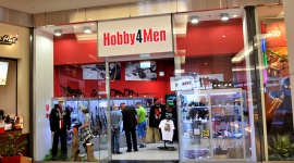 Dwa nowe salony Hobby4Men.com w Warszawie BIZNES, Handel - Na początku maja otwarto w Warszawie dwa nowe salony firmowe sieci Hobby4Men.com. Punkty należącej do grupy KOLTER marki zlokalizowano w Galerii Mokotów i Centrum Handlowym Arkadia. Sieć, która początkowo prowadziła tylko sprzedaż online, jest już obecna w pięciu galeriach.