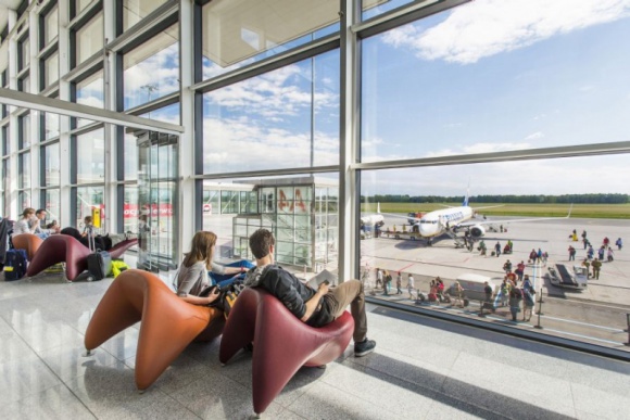 Startuje połączenie do Sztokholmu LIFESTYLE, Podróże - Z Portu Lotniczego Wrocław polecimy do stolicy Szwecji. Nowe połączenie uruchomiły tanie linie Wizz Air. Loty będą realizowane dwa razy w tygodniu: we wtorki i soboty. Bilety już za 278 zł w obie strony*.