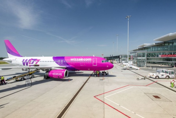 Wizz Air ogłosił nowe połączenie z Wrocławia LIFESTYLE, Podróże - Polecimy do Kijowa. Zgodnie z zapowiedzą przewoźnika nowe połączenie rusza 1 listopada. Samoloty na tej trasie będą obsługiwane dwa razy w tygodniu. Bilety już w sprzedaży.