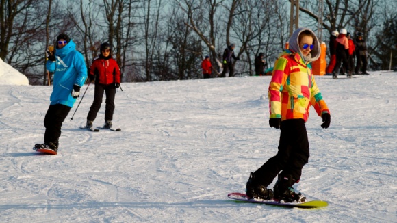 Ferie zimowe za pasem – jadąc na narty nie zapomnij o ubezpieczeniu LIFESTYLE, Podróże - Rozpoczyna się pierwsza tura ferii zimowych w Polsce. To wymarzony czas dla fanów nart, snowbordu i wycieczek górskich. Z drugiej strony jest to także okres wypadków, kontuzji i złamań. Dlatego warto pomyśleć o ubezpieczeniu od zdarzeń losowych.