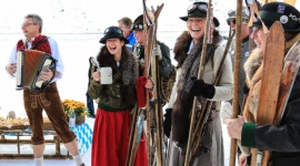 Lodowiec Stubai: Oktoberfest na wysokości 2 900 metrów LIFESTYLE, Podróże - Rozpoczęcie sezonu zimowego na lodowcu Stubai tradycyjnie świętowane jest narciarskim Oktoberfestem „Weisse Wies’n”. W tym roku miłośnicy piwa, nart i tradycyjnych, tyrolskich strojów spotkają się 14 i 15 października.