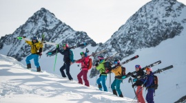 Lodowiec Stubai: najważniejsze wydarzenia w sezonie zimowym 2017/ 2018 LIFESTYLE, Podróże - Największy lodowcowy ośrodek narciarski w Austrii gwarantuje śnieg na stokach od października do czerwca oraz szybki wjazd nowoczesną kolejką 3S Eisgratbahn. Kusi też snowparkiem, testami sprzętu, obozami treningowymi, kuchnią gourmet oraz zawodami FIS Freeski World Cup Stubai.