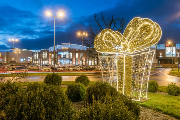 Ruszyły poświąteczne wyprzedaże. Taniej nawet o 70% BIZNES, Handel - Rabaty do 70% - tak zapowiadają się najbliższe dni w Magnolia Park. Klienci za ułamek ceny kupią między innymi eleganckie sukienki na Sylwestra, puchowe kurtki, modne buty. W środę niektóre sklepy będą czynne o godzinę dłużej. Sprawdź, gdzie będzie najtaniej.