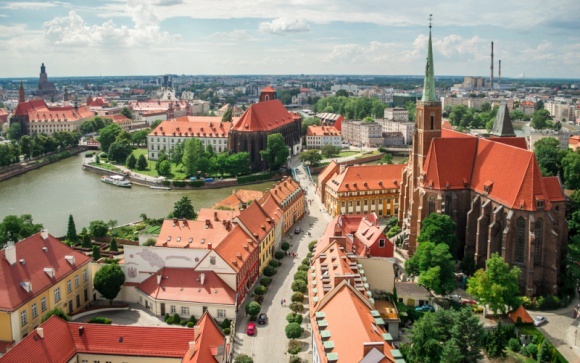 Wakacyjny przewodnik po dolnośląskich atrakcjach LIFESTYLE, Podróże - Regionem, który z pewnością spełni nasze oczekiwania jest Dolny Śląsk, słynący z zabytkowych zamków, pięknych ogrodów, górskich widoków, bajkowych parków oraz restauracji ze smaczną kuchnią.