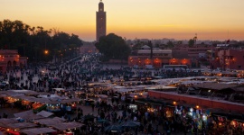 City break w Marrakeszu - perła Maroka na wyciągnięcie ręki LIFESTYLE, Podróże - 31 października ruszyły bezpośrednie loty z Warszawy do Marrakeszu. Połączenia realizowane dwa razy w tygodniu przez Wizz Air. To dobry pomysł na kilkudniowy pobyt. W 2017 Maroko odwiedziło 54 000 turystów z Polski, a w 2018 przewiduje się, że będzie to aż 80 000 podróżnych.