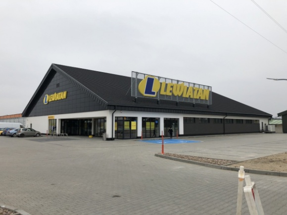 Nowy sklep Lewiatan w Piekoszowie BIZNES, Handel - W czwartek, 28 marca odbyło się otwarcie supermarketu Lewiatan w Piekoszowie pod Kielcami, przy ulicy Czarnowskiej 54B. Na klientów czekały liczne promocje oraz powitalny tort.