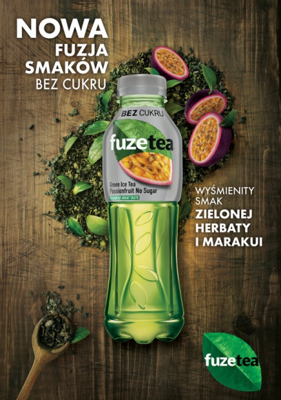 Nowa FUZETEA w wersji Bez Cukru zaskakuje fuzją smaków BIZNES, Handel - Po ogromnym sukcesie na polskim rynku, Fuzetea – marka w portfolio Coca-Cola, wraca z komunikacją kolejnego wariantu. Fuzetea Bez Cukru to fuzja smaków zielonej herbaty i marakui.