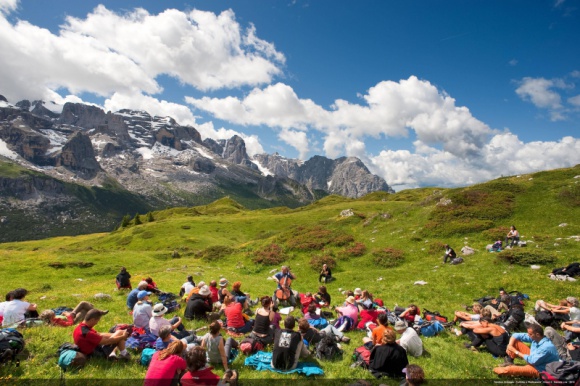 Muzyka w rytmie natury – „Sounds of the Dolomites” 2019 LIFESTYLE, Podróże - Dźwięki instrumentów połączone z fascynującymi odgłosami natury. Po raz kolejny w malowniczej scenerii włoskiego Trentino, w samym sercu Dolomitów, odbędzie się festiwal „Sounds of the Dolomites”. W tym roku wydarzenie będzie trwać od 28 czerwca do 15 września.